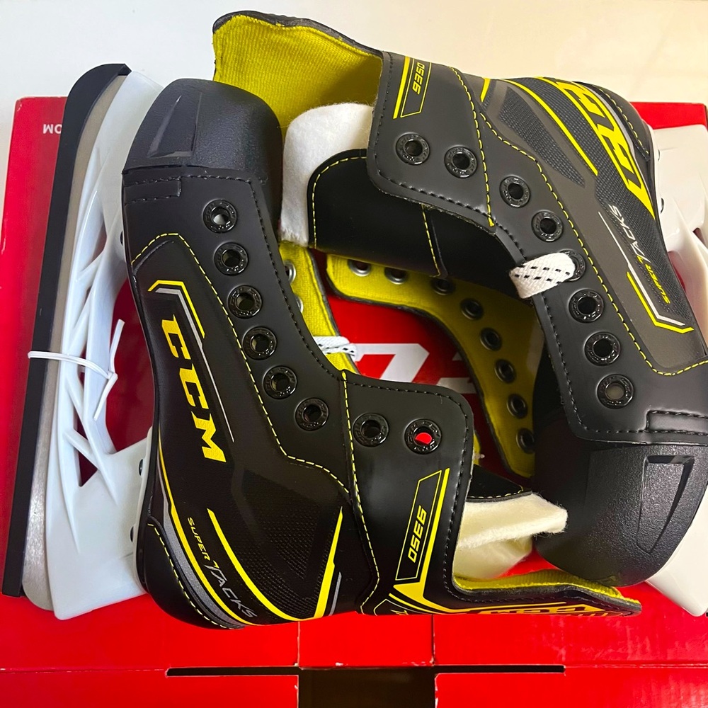 *SOLD* Hockey skates (Youth)